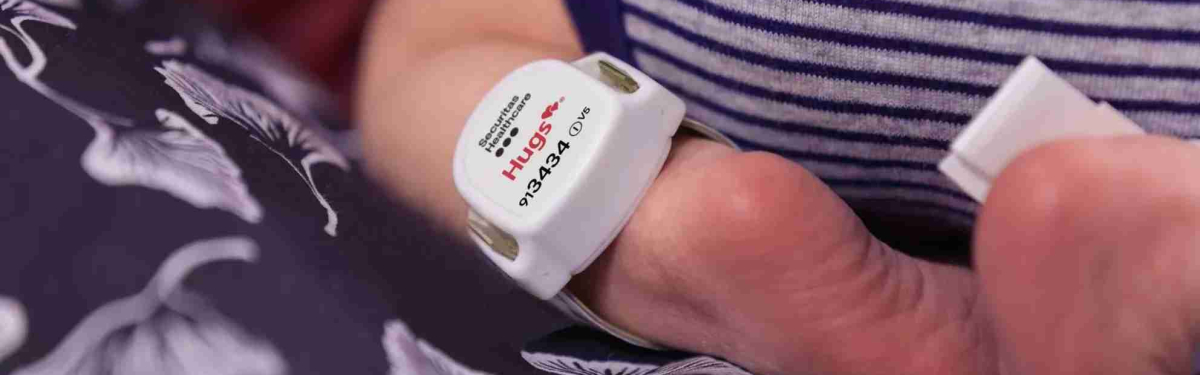 SH_Hosp_Hugs_Baby_Logan_closeup_foot_2017